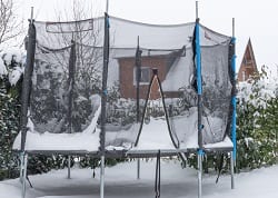 Vi anbefaler alltid a pakke bort trampoliner om vinteren
